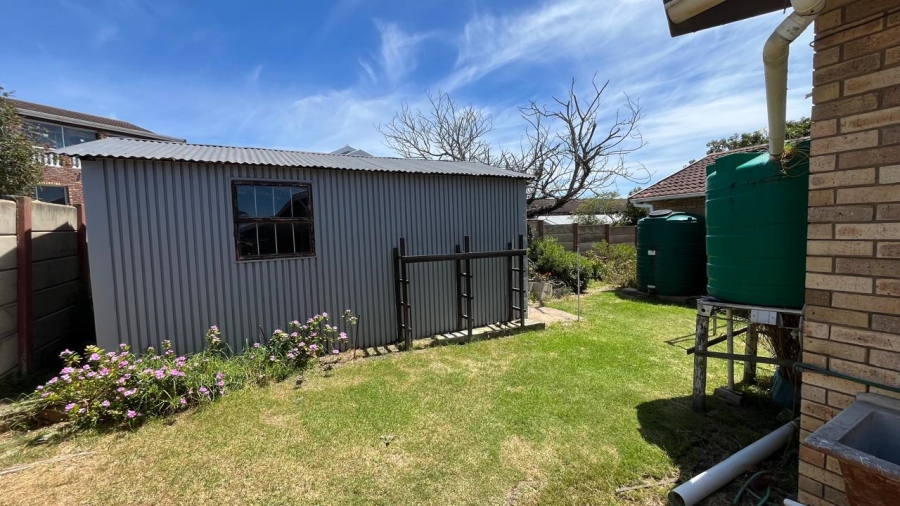 3 Bedroom Property for Sale in Wavecrest Eastern Cape